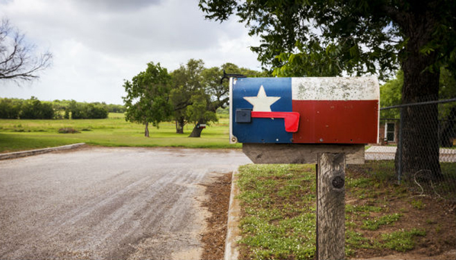 Texas flag painted on mailbox